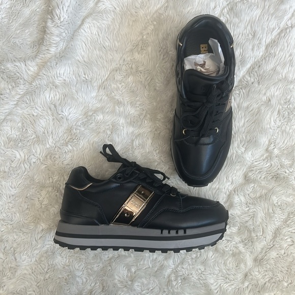 Blauer Black, Gray, with Gild hardware‎ Woman’s Fashion Sneaker size 6.5 - Picture 2 of 4